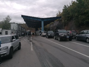 Група из централне Србије која је желела да обиђе манастире враћена са Јариња