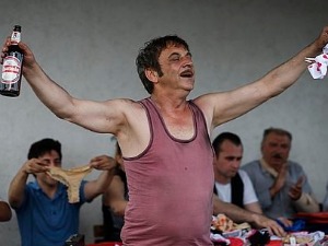 Пси лају, ветар носи