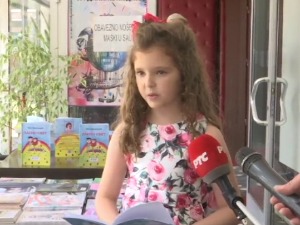 Осмогодишња песникиња Лана објавила књигу, половину новца даје за лечење малог Вукана