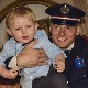 Ватрогасац који је спасио бебу из пожара сада је његов кум на крштењу