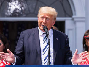 Трамп тужио Фејсбук, Твитер и Гугл