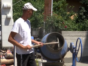 Како раде Врањанци кад угреје и бетон