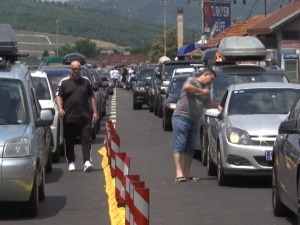 Огромна гужва на Градини, најдуже задржавање на излазу из земље у правцу Грчке и Црне Горе
