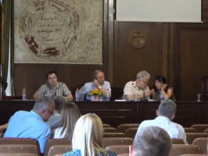 Деканка и психолошкиња једнима парају уши и уништавају језик, другима су природне и потребне