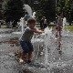 Врућине су опасне и за децу, шта је први знак топлотног удара