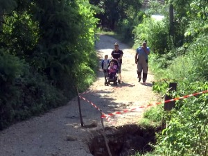 Село Велики Вртоп у општини Гаџин Хан одсечено од света – бујица однела путеве и мостове