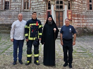 Хумани ватрогасац, који је помогао лечење малог Гаврила, посетио Хиландар и Солун