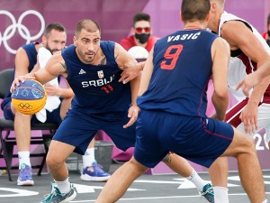 Баскеташи максималним учинком до полуфинала, Русија на путу ка медаљи