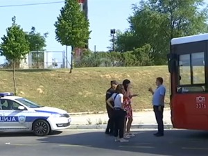Дечак пронађен у аутобусу је добро, надлежну утврђују како се дете нашло само у возилу