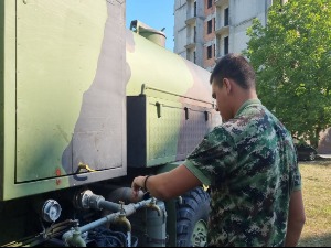 Војска помаже угроженим општинама у снабдевању водом, у Лучане и Горњи Милановац стигле цистерне 