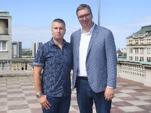 Вучић са рањеним дечаком са Бистрице: Понудићемо додатне награде за сазнања о том језивом злочину