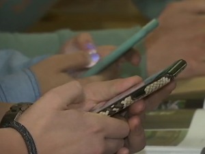 Деца на интернету проводе више од три сата дневно, где греше родитељи