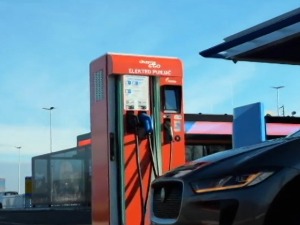 На путевима у Србији осам пуњача за електричне аутомобиле, догодине још десет