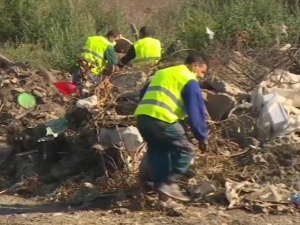 Почело чишћење дивље депоније у Обрежу код Пећинаца