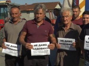 Протест код Чачка, мештани тврде да остају без плодне земље због депоније