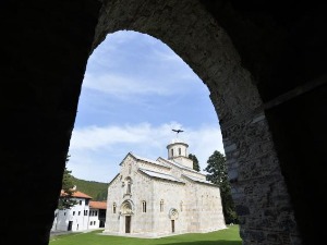 Уставни суд у Приштини констатовао да није извршена пресуда о земљишту Високих Дечана, Квинта поздравља одлуку