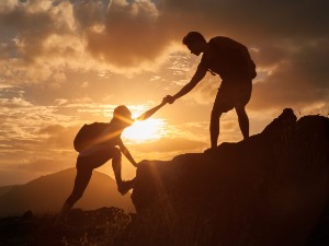 Ако мушкарац жени понесе кофер, да ли је то сексистичко потцењивање њених способности