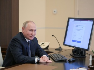 Путин: Нисам се разболео од ковида, хвала богу