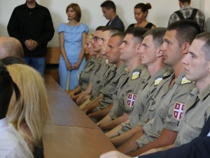 И студенти који нису на Војној академији могу да раде у Војсци – како до стипендије и посла