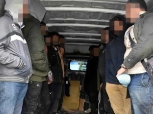 Ограда, хеликоптери, полиција - кријумчари не презају, узимају 4.000 евра по мигранту 