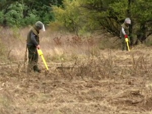 Ниш, деминери чисте терен за градњу 2.400 станова за војску почетком године