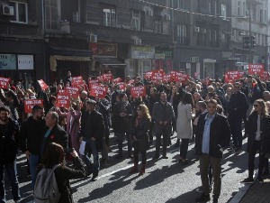 Протест адвоката испред седишта Адвокатске коморе, Управни одбор изгласао дводневну обуставу рада