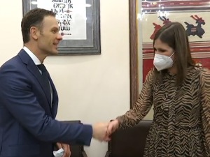 Потписан уговор са Аном Рмуш, добитницом стана у игри "Узми рачун и победи"