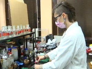 Бирократске процедуре успоравају наше истраживаче у трци за проналажење лека против ковида 19
