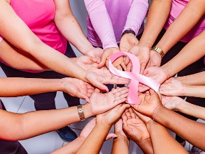 Лакше је превазићи рак дојке када жене међусобно деле  искуства