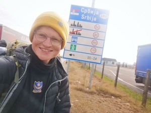 Пут Мичела Џоунса, 5.000 километара пешице до Ирака и 109 кафа до Београда