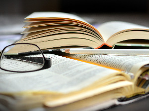 Андроник Мигранјан: Метаморфозе револуције – Токвил и Достојевски