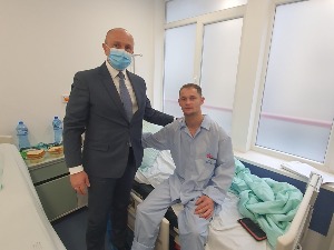 Младић из Прешева искочио кроз прозор аутобуса како би се спасао