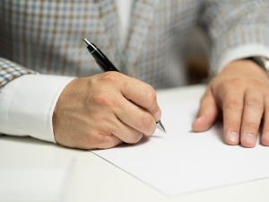 АКС позива Вучића да не прогласи измене Закона о експропријацији