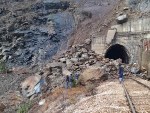 Одрон зауставио возове између Златибора и Јабланице, затрпана пруга