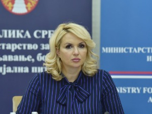 Министарка Дарија Кисић Тепавчевић сломила руку