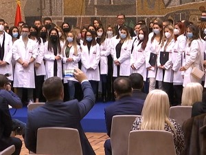 Посао за  најбоље младе медицинаре, држава поручује: "Останите у Србији"