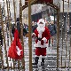 Гужве у продавницама и на улицама – празнична еуфорија тањи новчанике, али и живце