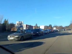 Гужве код Златибора, дуге колоне возила 