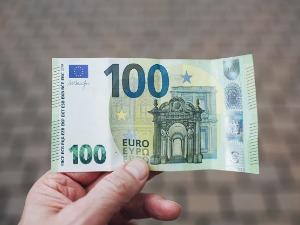 Више од 500.000 младих пријавило се за помоћ од 100 евра