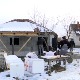 Ивана и њена мајка поново насмејане – хумани људи њихову брвнару претварају у прави дом 