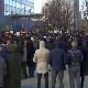 Нови протест у Приштини, сијалицама и свећама на зграду владе