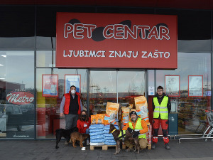 Заједничка донација за напуштене животиње „Пет центра“ и купаца