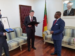 Селаковић са премијером Камеруна: Захвални смо на принципијелном ставу према питању КиМ