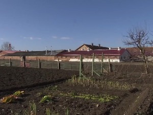 Непријатни мириси са фарме сметају житељима румског насеља