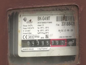 Бројило раздора, Јово Поповић због стакла на струјомеру добио рачун од 243.000 динара