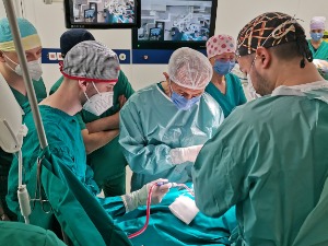 Прва операција на "Дедињу 2", уклоњен плак са артерија које воде у мозак