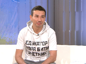 Професор Плавшић код ђака разбија фаму о хемији, али и трему од јавног наступа