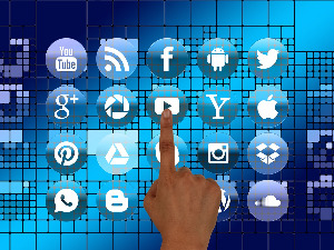 Дивна Вуксановић: Филозофија у времену медија и технолошко-информатичког лудила