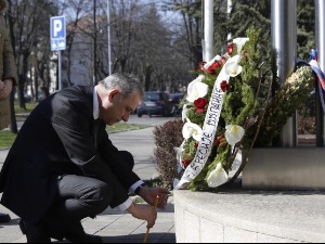 Понош: Србији није место у НАТО-у