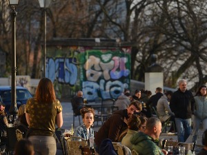Зашто су млади у Србији незаинтересовани за политику – шта показује статистика